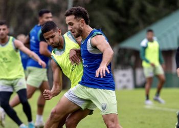 Con algunas bajas, Banfield ya piensa en Rosario Central.