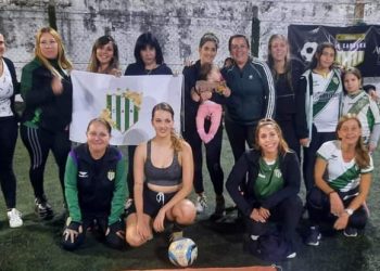 Las integrantes de las agrupaciones opositoras jugaron un partido de fútbol femenino en el marco del Ni Una Menos