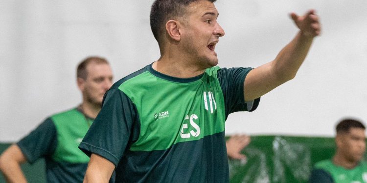 Emanuel Santoro dejó de ser el DT de Banfield