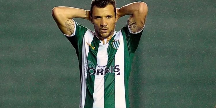 «La dirigencia de Banfield es un desastre»