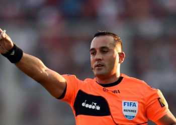 Los antecedentes de Fernando Espinoza dirigiendo a Banfield