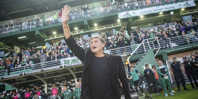 Julio César Falcioni cumple 300 partidos dirigidos en Banfield