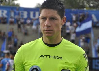 Los antecedentes de Nicolás Ramirez dirigiendo a Banfield