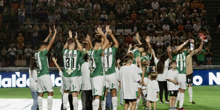 Banfield se mide ante Independiente