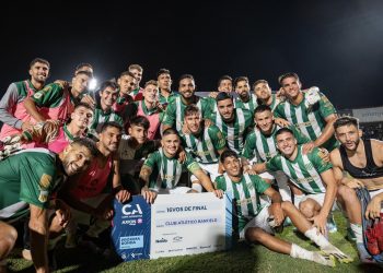 Banfield aplastó a Ciudad Bolivar y pasó de ronda