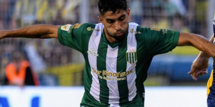Juan Álvarez cerca de irse de Banfield