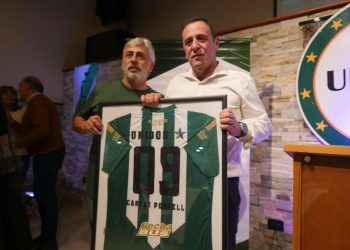 Homenaje de Unidos por Banfield a Carlos Portell