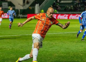 Otra vez, la FIFA le exige a Eduardo Spinosa que pague otra deuda