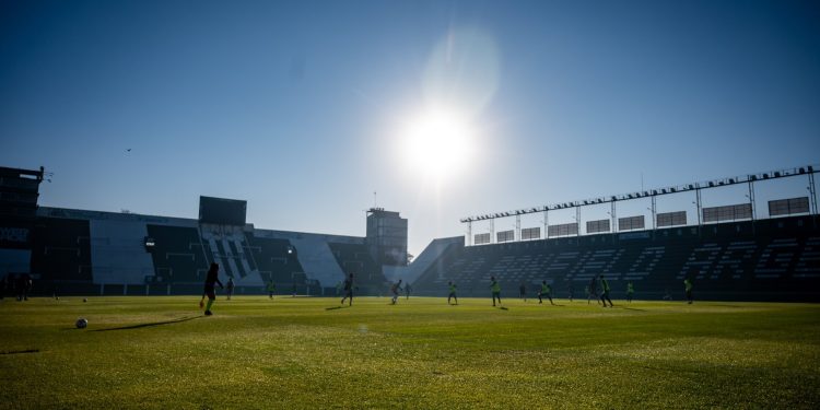 La posible formación de Banfield para enfrentar a Atlético Tucumán