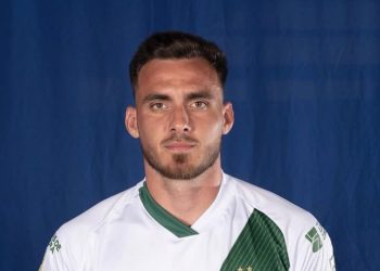 Otra demanda para Eduardo Spinosa: Luis Mago denunció en FIFA a Banfield