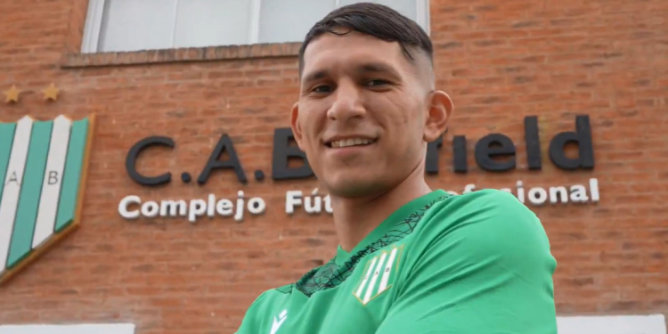 Paul Riveros es nuevo jugador de Banfield
