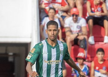 Lautaro Rios renovó su contrato con Banfield